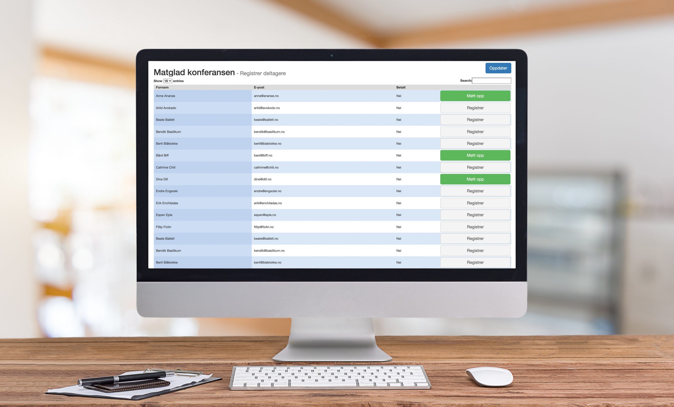 iMac på et bord som viser en liste hvor man kan registrere deltagere